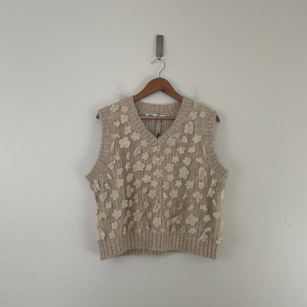 Zara Cream Floral Applique Sleeveless Knit Sweater Vest Size Large